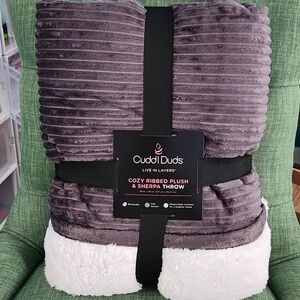 Cuddl Duds Ribbed Plush & Sherpa Throw in Gray